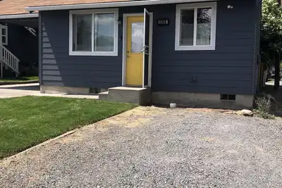 Image de Cottage pratique et confortable sur Newport Près de la rivière, centre-ville et Drake Park