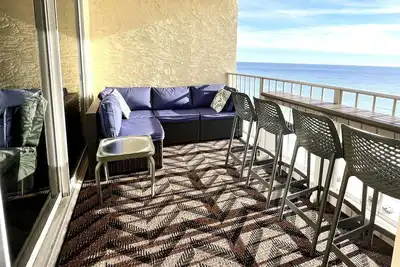 Image de *** Service De Chaises De Plage Gratuit! ! Gulf Front 3 Bedroom! Wifi privé gratuit!