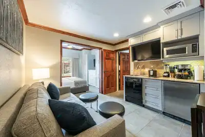 Image de Westgate Récemment rénové (janvier 2019) - 1 Cdd de 360 pieds carrés, kitchenette