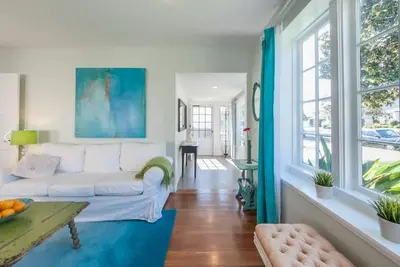 Image de Chic, Beachy 3Bedroom Rénové Maison, 6 couchages, près de la plage, Lax, Lmu
