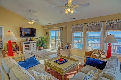 Image de \"Sandpiper Landing\" Oceanfront Home - Meilleur emplacement sur l'île!