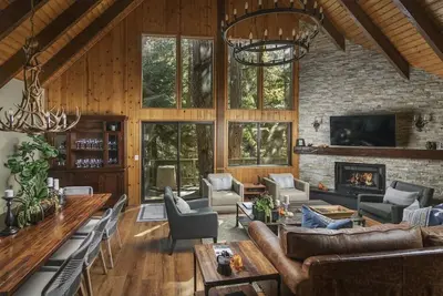 Image de Cabane au sommet des arbres | Luxe 3bd \/ 2ba, 8 personnes, quai, dans le village
