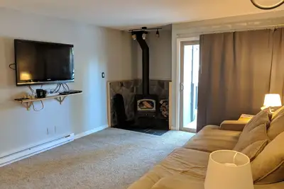 Image de L'automne est ici! ! 1 chambre - piscine / bain à remous / sauna - par canyon, promenade au village