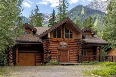 Image de Luxe sur la Colline. Rare 6 Chambre, Gourmet Cuisine, bain à remous et table de billard
