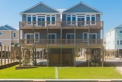 Image de Bateau pour bateaux, accès à la plage, piscine communautaire privée, nouvelle maison de location,