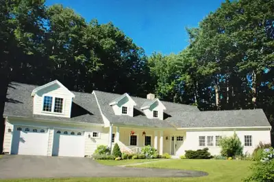 Image de Beautiful 4 Br, proche de tout! ! Promenade Ă la plage et Dock Square Gooch!
