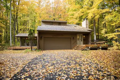 Image de Exceptionnel moderne rencontre la maison de la cabane près de Boyne Highlands and Nubs Nob Sleeps 14