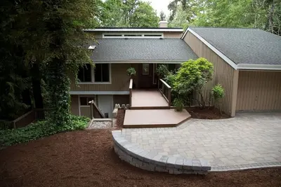 Image de Grande maison de retraite dans un cul de sac tranquille!