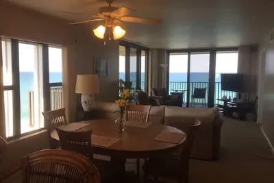 Penthouse Front de Mer avec balcon ouvert