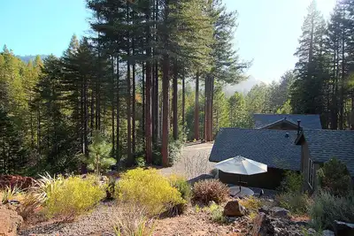 Image de Complexe résidentiel de luxe Redwoods w / Hot Tub et Fire Pit