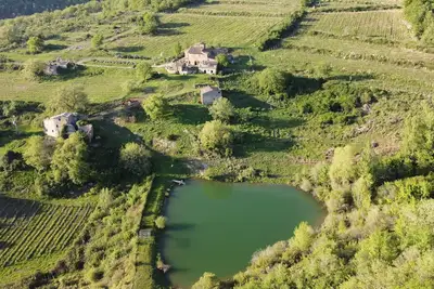 Image de Podere Fonte Tegline avec lac privé au coeur du Chianti Classico