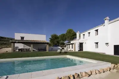 Image de Belle maison de campagne avec piscine et vue sur la montagne Scenic