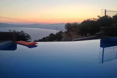 Image de Villa dans le ciel au-dessus de la mer