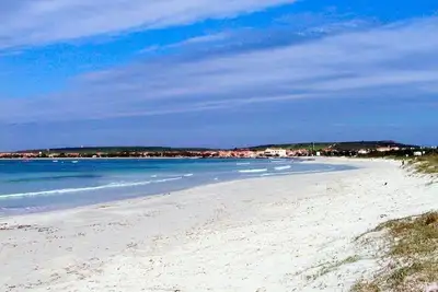 Image de Mandriola à quelques pas de la grande maison de vacances à la plage avec 7 lits. . !