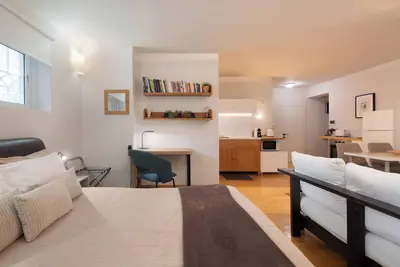 Image de Bright, Cosy Studio near Glyfada Beach & Center