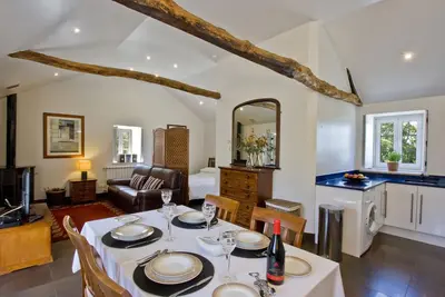 Image de Appartement 1: Spacieux, entièrement équipé, espace de vie décloisonné