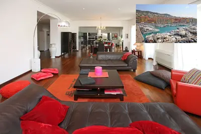 Image de Appartement de luxe 3 ou 4 chambres, 3 salles de bain. Vues 100% port \/ yachts
