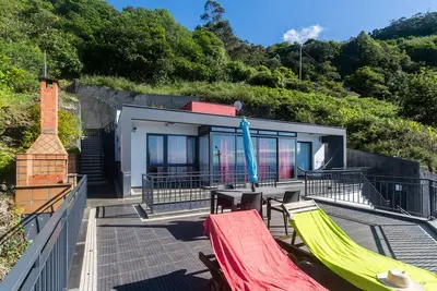 Image de Villa Ocean View par près de la piscine naturelle de Porto Moniz, à Madère