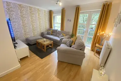 Image de Superbement décoré récemment construit Appartement 2 chambres dans le coeur de Paisley