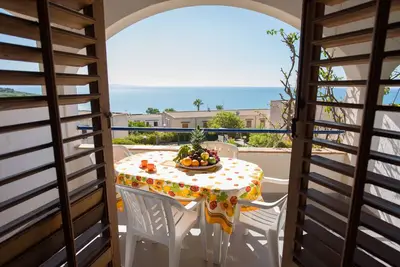 Image de Panoramic appartement de deux pièces, 4 couchages, 200 mètres de la mer, wi-fi, d'un court de tennis \/ football