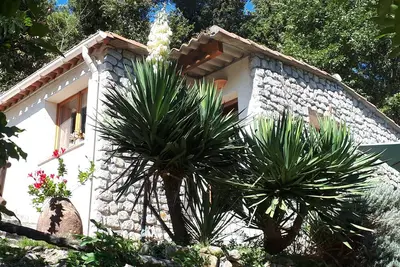 Image de Maisonnette indépendante dans propriété avec jacuzzi privé et piscine partagée