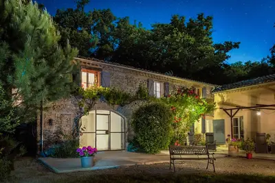 Image de Traditionnelle en pierre ProvencaleMas. Appartement de vacances. Grande piscine - Le Ba
