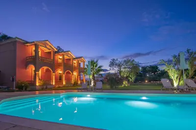 Image de Élégante maisonnette Emerald, maintenant avec la toute nouvelle Piscine 2019! ! !