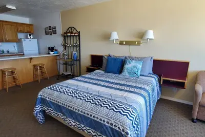 Image de Condo spacieux Sea Gypsy avec vue spectaculaire sur l'océan. Directement sur la plage!