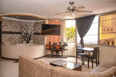 Image de 2 chambres Ă coucher Ac, bain Ă remous, 4 blocs de Lleras