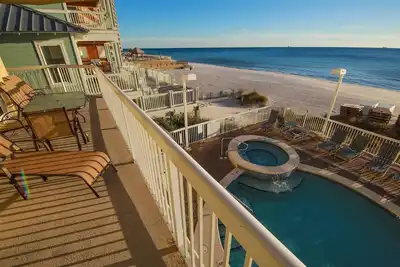 Image de Grand condo 3br / 2ba Oceanfront, immense balcon, 2e étage!