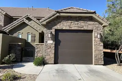 Image de Vous êtes Bienvenue Townhome avec 2 Master Suites!