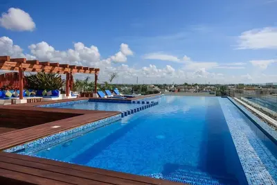 Image de Nouveau condo de luxe avec vue sur l'océan depuis la terrasse