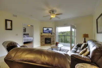 Image de Mtn Bénédiction de Billy $ 79-159 Deux Master King Suites. Mtn Vues & Parkway Fermer.