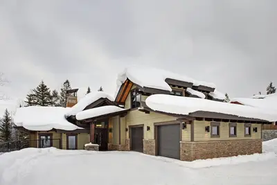 Image de Nouvelle maison de ski moderne, finition haut de gamme, la cuisine ultime des cuisiniers
