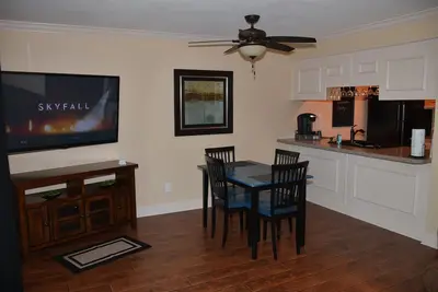 Image de Niveau Walk In - Magnifique \/ Propre \/ Récemment rénové 1bd \/ 1ba à Pointe Royale