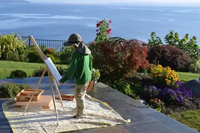 Image de Maison moderne de l'île de Bainbridge avec vue sur l'océan et l'horizon de Seattle
