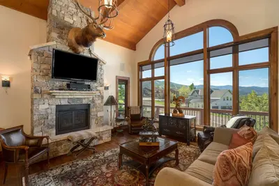 Image de Billets de remontée à prix réduits pour bateaux à vapeur! Maison privée de luxe avec vue imprenable sur la montagne!