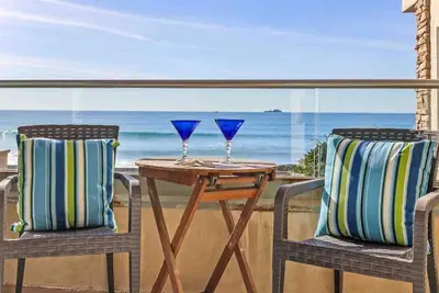 Image de Spacieuse villa familiale, vue imprenable sur l'océan et décor côtier