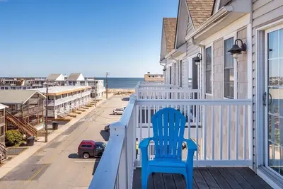 Étapes de la plage et vue sur la plage
