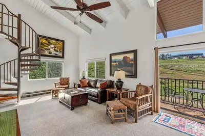Image de Belle Summer Condo w / Super emplacement Steamboat!