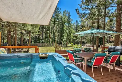 Image de Chalet sur la rivière 3 Bd, bain à remous Famille et chien randonnée, vélo, jouer, quartier calme