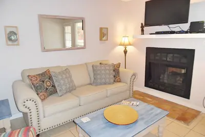 Quartiers du sébaste! Tarifs d'automne! 2 Br, 2. 5 Bath, Dog Ok, marchez jusqu'à la plage!