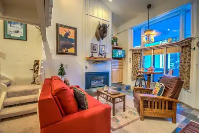 Image de Magnifiquement rénové Condo situé à côté de Steamboat Resort!