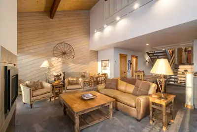 Image de Spacieux Steamboat Condo - Belle Location D'été w / Bain à Remous!