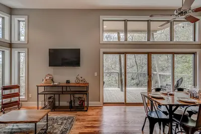 Image de Pilot Cove 2 Br Cabin - Luxe moderne avec Nature!