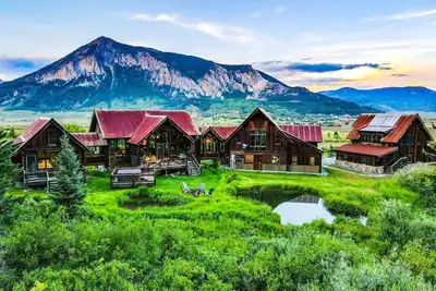 Image de Vues! Minutes de Ranch de luxe Ă Town & Ski! Nouveau spa