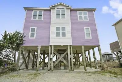 Image de Oceanfront Beach House - joliment décoré et très bien situé