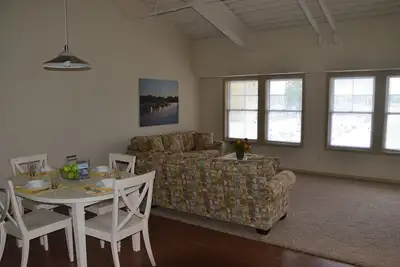 Image de Les cabines 2p, nouvellement construites, vue sur le lac, piscine chauffée saisonnière, près de State Park