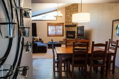 Image de 4br rénové (2 maîtres! )\/ 3Salle de bain avec WiFi, A \/ C, billet de dimanche Nfl 2018!