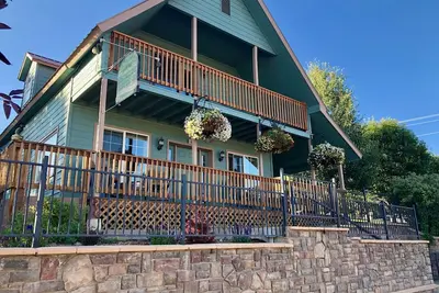 Image de Maison historique avec bain à remous au cœur du centre-ville de Pagosa Springs!